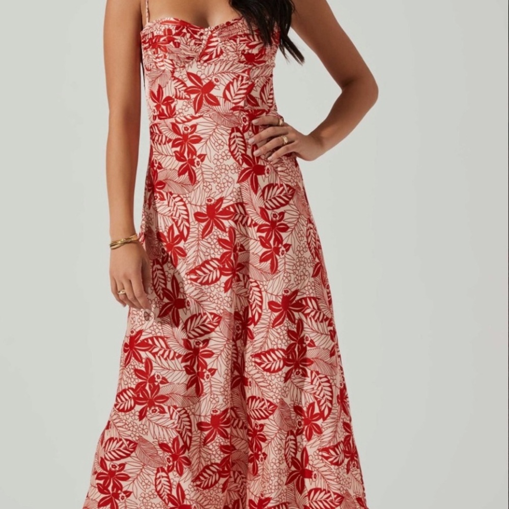ASTR JOSIANE FLORAL SWEETHEART MIDI DRESS ❤️ - Picture 3 of 9